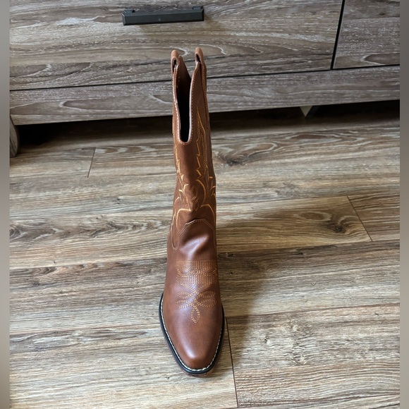 NWOT Women’s Brown Cowboy Boots - Picture 7 of 12